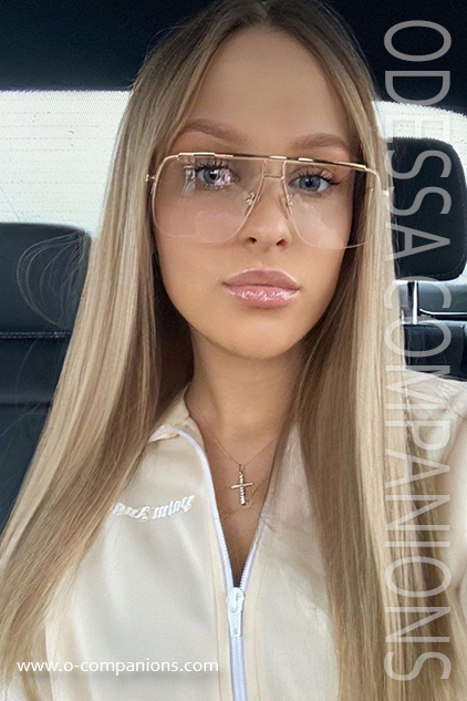 annika, 22 YEARS
www.o-companions.com