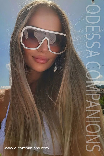 mila, 25 YEARS
www.o-companions.com