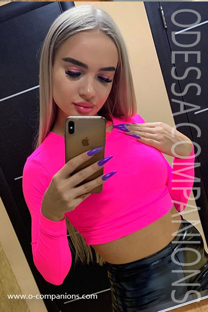 monya, 22 YEARS
www.o-companions.com